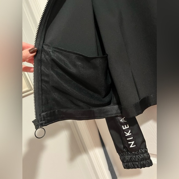 Nike Air cropped silk jacket Size small. - Picture 4 of 5